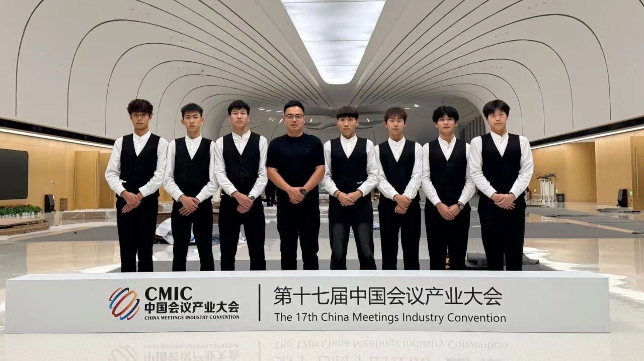 青春护航盛会 实践淬炼成长|bat365正版唯一官网空乘专业学子服务第十七届中国会议产业大会